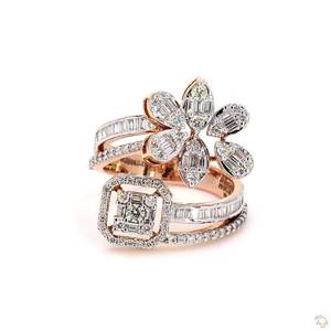 Elegante Anillo de Diamantes de Oro para Mujer con Acabado Brillante, Joyería Elegante para Bodas, Compromisos y Fiestas - Product Image 1