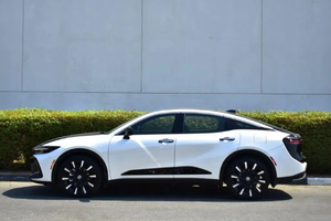 Hy.bridM.ax 2024-2025 2.4L AWD Dos Tonos Volante a la Izquierda Cuero R18 Diésel ACC Panorámico Aleación de Aluminio Listo para Conducir - Product Image 4