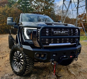 GMC Sierra 2500HD Denali Ultimate Crew Cab Duramax 4×4 2024, Faros Delanteros LED Negros, Neumáticos R20 - Product Image 1