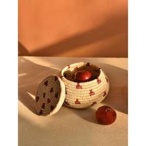 Panier en rotin naturel rustique avec tissage artisanal pour une organisation charmante du salon et de la chambre à coucher - Product Image 5