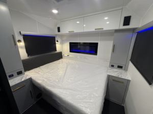 Remolque de Viaje inTechs RV Black Wing 830-X Hauler 2024 2025 a Precio Económico para Campamentos Móviles - Product Image 2