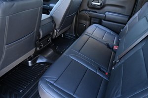 GMC Sierra 1500 Pro 4WD Crew Cab 2023 Usada en Buen Estado - Product Image 6