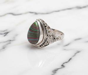 Bague statement bohème faite à la main en argent ton argent avec malachite verte naturelle en forme de larme pour femmes - Product Image 4