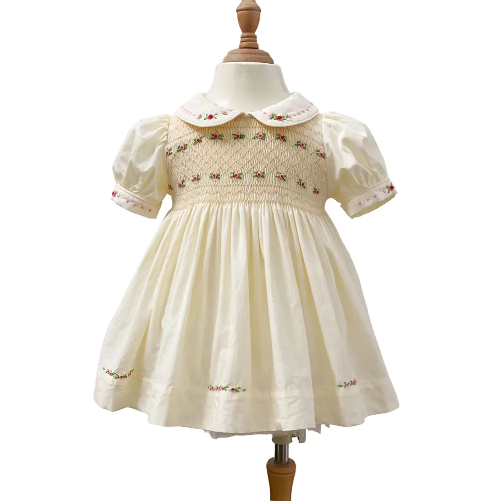 Vêtements pour enfants coton robe smockée à la main soie de coton citron pour les vacances de Pâques robe à col en dentelle