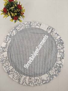 Manteles Individuales Reversibles Modernos de Color Gris, Decoración de Mesa de Comedor Desechable Reutilizable con Borde de Volantes Estampado Floral para Banquetes en Casa - Product Image 5