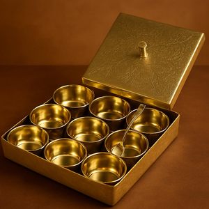 Laiton de bonne qualité Beau design fait à la main Boîte à épices Conception de gravure Boîte à épices Laiton Métal avec touche dorée - Product Image 6