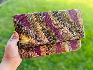 Bolso de mano de noche con cuentas, bolso bordado con cuentas y diseño único hecho a mano - Product Image 4