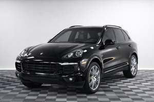 Meilleur SUV d'occasion Cayenne Platinum Edition 2017, 3.6L V6 AWD Automatique, Véhicule Utilitaire Sportif de Luxe à Vendre - Product Image 2