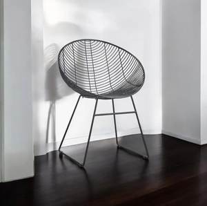 Chaise en fil métallique à usage multiple enduit bleu royal Chaise en métal robuste construite pour les espaces de vie intérieurs décoratifs - Product Image 2