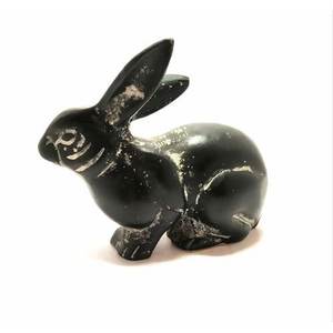 Sculpture de lapin en métal argenté décoratif en aluminium, finition en étain brillant, fabrication artisanale, pour table - Product Image 3