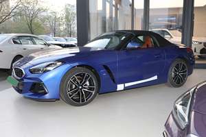 Berline Diesel R17 Ultra-Luxe d'occasion 2024, Transmission Automatique Sport 8 Vitesses, Conduite à Gauche, Intérieur Sombre, Propulsion Arrière - Product Image 2