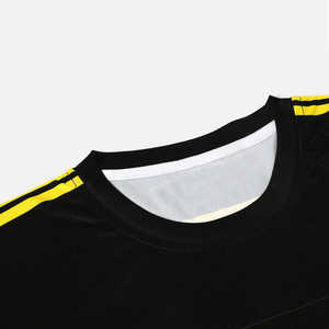 Uniforme de Fútbol Personalizado al por Mayor de Alta Calidad, 100% Poliéster, Transpirable y de Secado Rápido, Unisex, Tallas para Adultos, Hecho en Pakistán - Product Image 3
