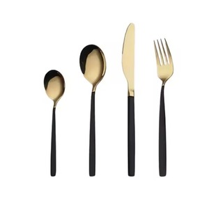 Juego de cubiertos de acero inoxidable dorado de calidad alimentaria, con un acabado metálico clásico, adecuado para el uso diario en cocinas modernas. - Product Image 3