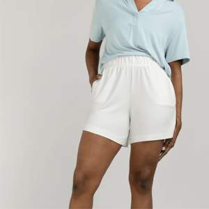 Short unisexe en modal en tissu respirant-Confort durable pour tous, adapté aux activités quotidiennes et aux loisirs - Product Image 2