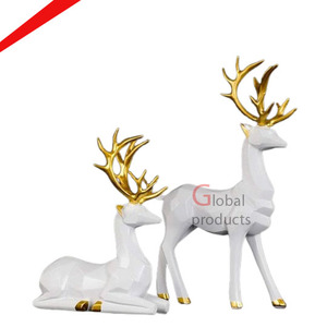 À la recherche d'une magnifique sculpture décorative de renne en laiton plaqué or pour la maison - Product Image 3