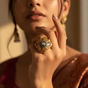 Anillo de Diamantes con Filigrana Estilo Vintage Chapado en Oro Rosa, Joyería Moderna para Mujer con Tecnología de Incrustación de Garras - Product Image 2
