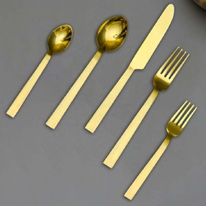 Increíble juego de boda pulido espejo dorado con mango Rectangular plano reutilizable para restaurante al aire libre - Product Image 1