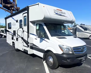 Camping-car Coachmen Prism Classe C d'occasion 2022 2023 2020, vente en gros, couleur personnalisée disponible, faible kilométrage, 4-6 passagers - Product Image 1