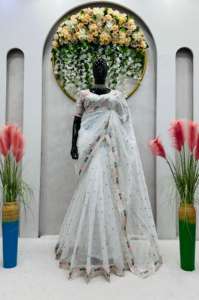 Hermoso Sari de diseñador con trabajo de hilo y secuencia - Product Image 6