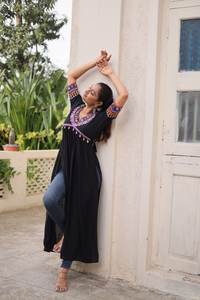 Superbe dupatta imprimé fait main en dentelle, pour tenue de bureau formelle, longueur standard, en rayonne Chanderi brodée, idéal pour les fêtes. - Product Image 2