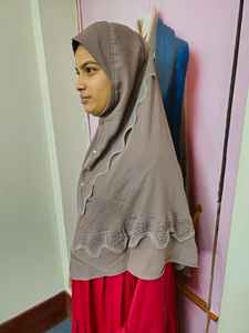 Summer Fashion Muslim Women Hijab Scarf Shawl Multi-Color Solid Pattern Long Pullover Soft Brim Lace Headscarf Pearls Polyester - Product Image 3