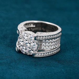 Anillo de diamante de eternidad de plata 925 certificado IGI con piedra de moissanita VVS exclusivo para mujeres para bodas y fiestas - Product Image 1