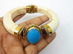 Hermoso brazalete de hueso con estilo hecho a mano con pulsera de latón y hueso y la mejor calidad de uso para mujeres de artesanía hecha a mano - Product Image 4