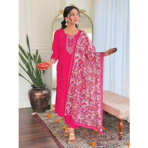 Kurti ยาวแบบพรีเมี่ยมสำหรับผู้หญิงที่มีการเย็บที่มีคุณภาพสูงสวมใส่สบายดีไซน์ทนทานเหมาะสำหรับการส่งออกและราคาไม่แพง - Product Image 1