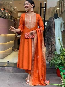 Conjunto de Kurti y Pantalón de Algodón y Seda Premium Color Naranja, Pedido al por Mayor, Bordado, Dupatta Jequad, Traje para Mujer - Product Image 3