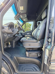 Mercedes-Benz Sprinter 3500XD 4x4 Diesel Turbo Van Automatique d'occasion 2024 Sièges en cuir Caméra arrière 360° Toit ouvrant - Product Image 6