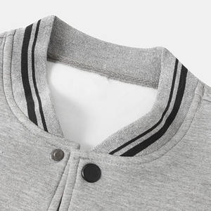 Chaqueta universitaria de alta calidad con mangas Reglan, chaqueta con letras de lana de cuero, venta al por mayor y personalizada - Product Image 2