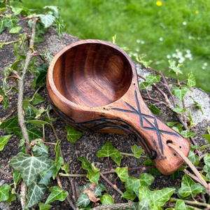 Mug Kuksa en bois artisanal de qualité supérieure pour les amateurs de voyage, de camping et de bushcraft, style nordique authentique, mug Kuksa en bois pour le thé - Product Image 1