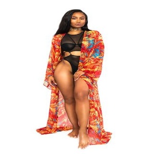 Paréo de plage imprimé avec finition élégante, vêtements de plage pour femmes, paréo avec manches cloche, imprimés contemporains, pour femmes - Product Image 2