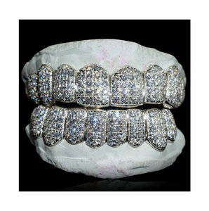 Rejillas Dentales de Plata de Ley 925 con Incrustaciones de Moissanita Redonda de Calidad Superior, Unisex, Disponibles al Precio Más Bajo para Halloween - Product Image 1