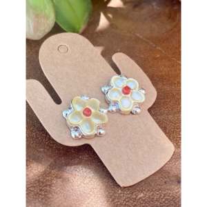 Floria Shebala Ensemble de boucles d'oreilles clous multi-serties en argent sterling avec motif floral et pierres multiples - Product Image 2