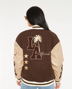Chaqueta universitaria acolchada personalizada con letras para mujer, chaquetas de béisbol para hombre, parches bordados rellenos de algodón transpirable, chenilla - Product Image 5