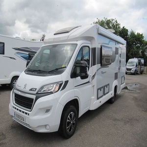 Envío Inmediato: Autocaravana Sprinter 4x4 Todoterreno, RV de Lujo para Expediciones, 170" LWB, Diésel Turbo Automático - Product Image 2