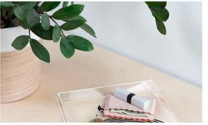 Plateau en acrylique de style vintage avec poignées Forme personnalisée Qualité supérieure Idéal pour servir les aliments et l'organisation de la maison - Product Image 3