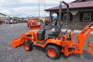 รถแทรกเตอร์ Kubota BX25D มือสอง ขับเคลื่อน 4 ล้อ ขนาดกะทัดรัด สำหรับงานเกษตร พร้อมบุ้งกี๋หน้าและหลัง - Product Image 2