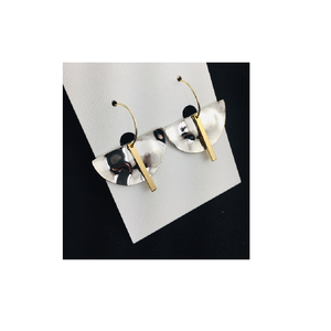 2025 Super septembre dernières deux boucles d'oreilles en métal bijoux en perles pour femmes petit goujon carré Texture géométrique boucles d'oreilles - Product Image 5