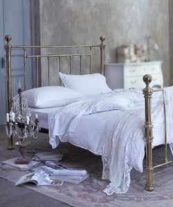 Lit en laiton de qualité supérieure pour une configuration de chambre élégante, avec un cadre métallique durable, des accents artistiques, un confort luxueux - Product Image 4