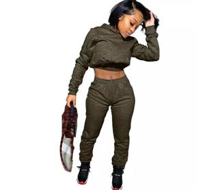 Conjunto de jogging informal de talla grande para invierno para mujer, Top corto y pantalones de dos piezas con logotipo frontal para fitness de otoño y deportes de invierno - Product Image 5