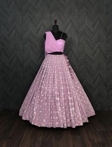 Prêt-à-porter de créateur Crop-Top Lehenga Choli Ensemble - Product Image 3