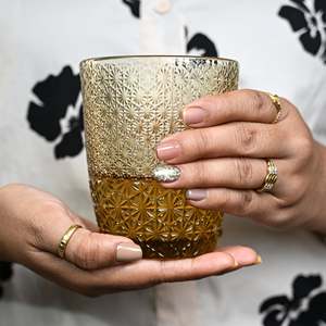 Juego de 4 Vasos Vintage con Diseño Floral Elegante para su Colección de Vasos - Product Image 6