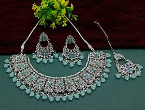 Nuevo diseño AD sin cortar plateado tradicional y de moda perla y Kundan tachonado gargantilla collar conjunto y conjunto de joyas para mujer - Product Image 3