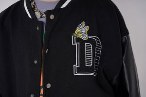 Chaqueta universitaria de retazos con bordado de tigre para hombre, chaqueta de béisbol informal de Hip Hop con logotipo frontal y cuello levantado - Product Image 5