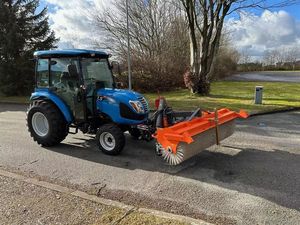 Tracteurs de jardin Diesel 4x4 mini LS 2S Workmaster en excellent état avec chargeur - Product Image 2