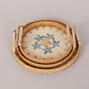 Plateau de service rond en rotin avec incrustation de mosaïque de nacre Plateau de nourriture décoratif tissé à la main pour salle à manger et décoration intérieure - Product Image 1