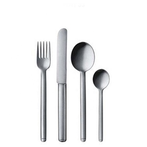 Nuevo juego de cubiertos de acero inoxidable con mango plano en forma de U de diseñador completo para mesa con cuatro piezas - Product Image 2