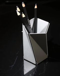 Porte-stylo élégant en métal artisanal pour l'organisation élégante du bureau et la configuration de l'affichage des accessoires de l'espace de travail créatif - Product Image 5